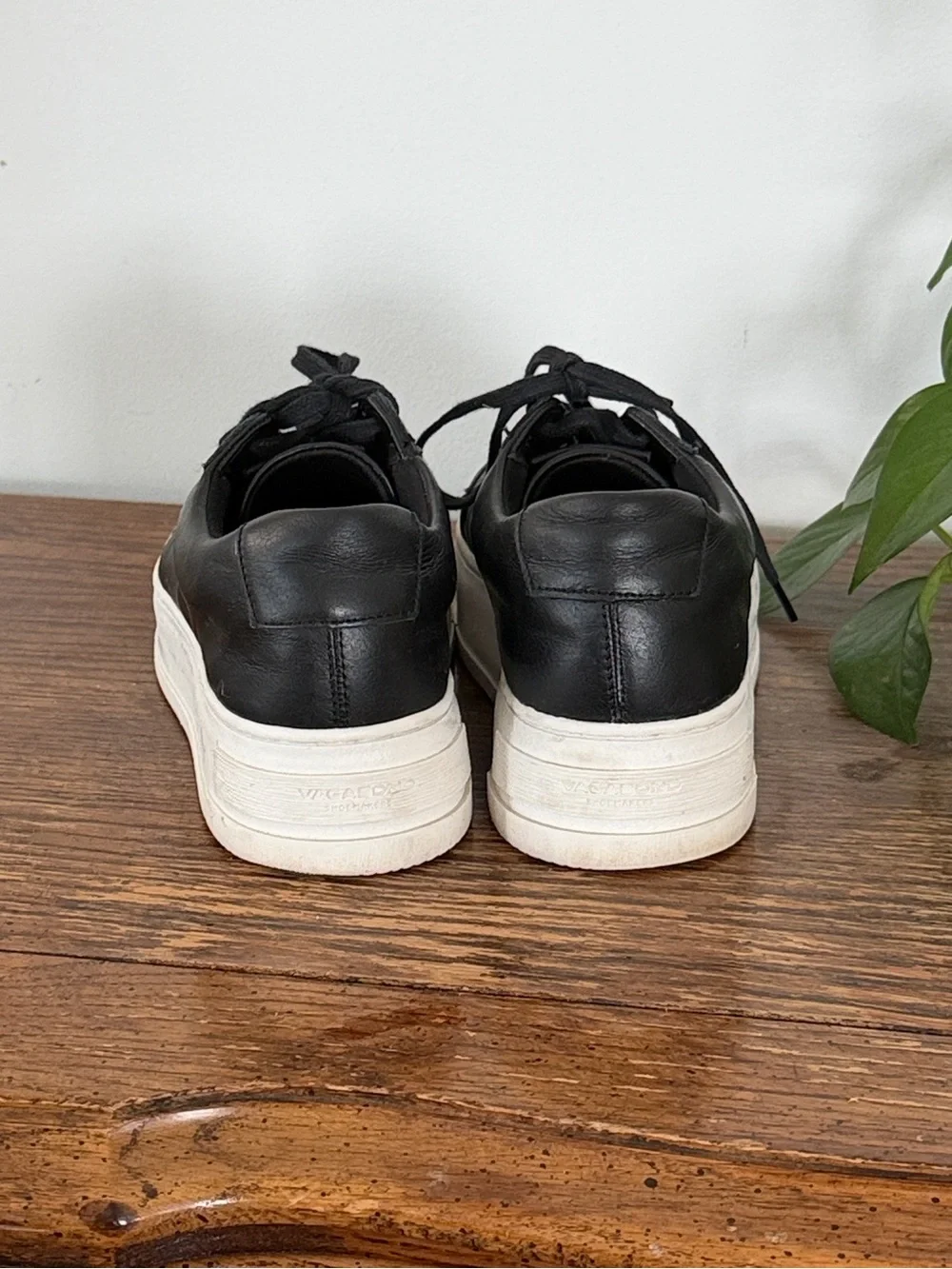 Vagabond Black Leather Platform Sneakers with White Cream Sole Size 9 US